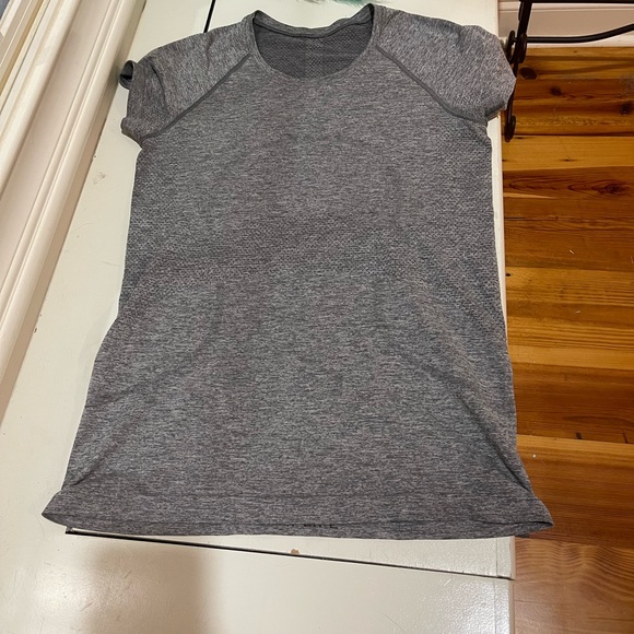 Grey lululemon swiftly tech good condition size 10 - Picture 2 of 3